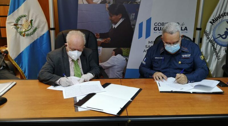 Authorities of the Universidad Mesoamericana of Guatemala signed a decree of academic cooperation with the service health deparment of Guatemala