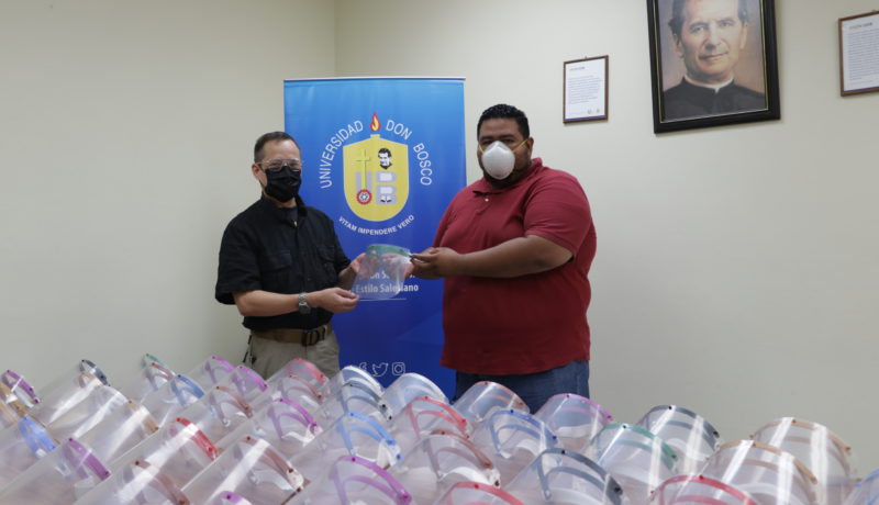 In cooperation with the Universidad Don Bosco (UDB), El Salvador, the United States embassy donated manufactured face shields to hospital personnel. The face shields were manufactured by the university with 3d printing technology.