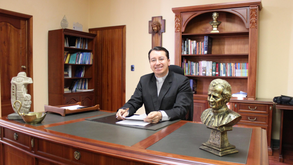 Padre Juan Cárdenas Tapia, sdb. es el nuevo Rector de la Universidad Politécnica Salesiana del Padre Juan Cárdenas Tapia, sdb. es el nuevo Rector de la Universidad Politécnica Salesiana del
