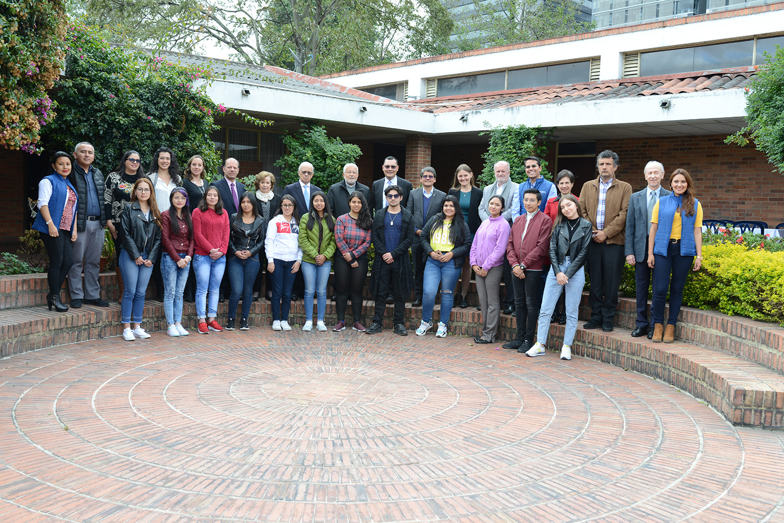 The board of directors and professors of the fundación Universitaria Salesiana, Colombia gave a warm welcome to the new students of the Pharmaceutical Chemistry career 