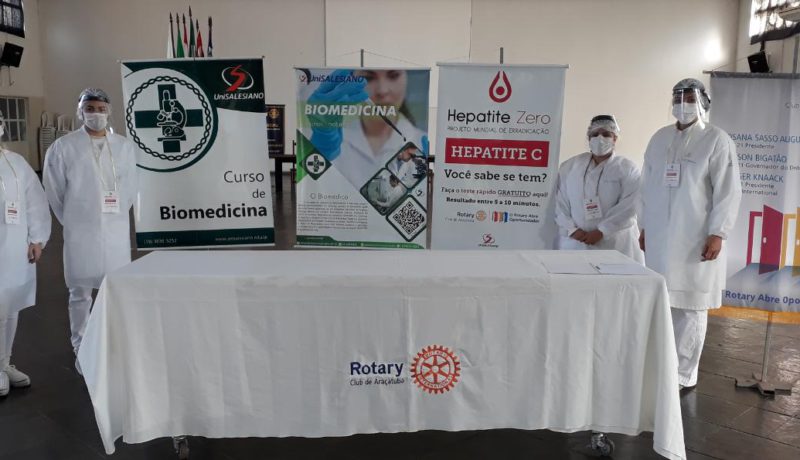 Professors and students of The Biomedicine Career of UniSALESIANO, are conducting free testing in the adult population of Araçatuba to detect Hepatitis C, Brasil