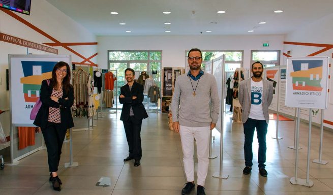 The academic community of IUSVE carrying out the project "the Ethical Closet" within the university to promote an ecological spirit
