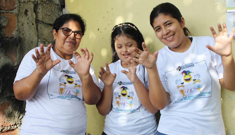 Integrantes del Grupo de Investigación en Artes y Humanidades (ATARAXIA) de la universidad Politécnica Salesiana del Ecuador lleva adelante el proyecto "El Teatro como Catalizador de Mentes Creativas", el cual beneficiará a niños con Síndrome de Down (SD)