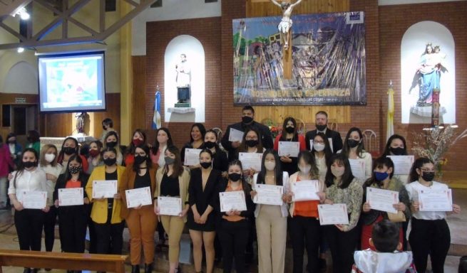 Egresados del Instituto Salesiano de Estudios Superiores “Padre Miguel Bonuccelli” (ISES) de Río Grande, Argentina celebraron en octubre el acto de colación de grado.