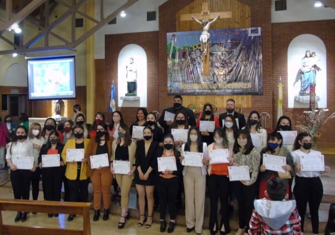 Egresados del Instituto Salesiano de Estudios Superiores “Padre Miguel Bonuccelli” (ISES) de Río Grande, Argentina celebraron en octubre el acto de colación de grado.
