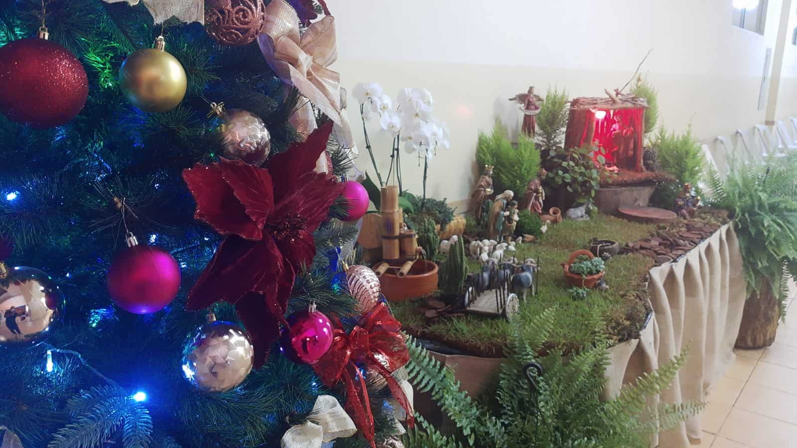 UniSALESIANO prepara seu ambiente para festas natalícias