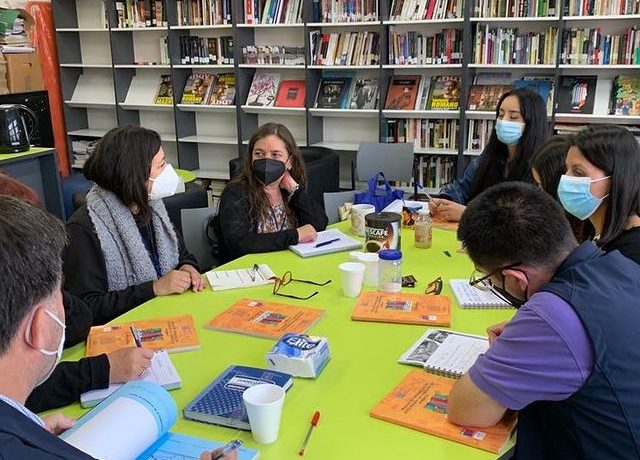 Universidad Católica Silva Henríquez realiza entrega de Manual de Alfabetización para Adultos en Contexto de Encierro