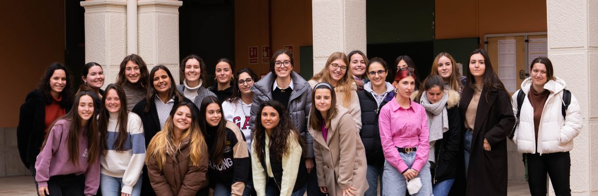 Alumnas de la Escola Universitària Salesiana de Sarrià (EUSS) en el marco del Día Internacional de la Mujer