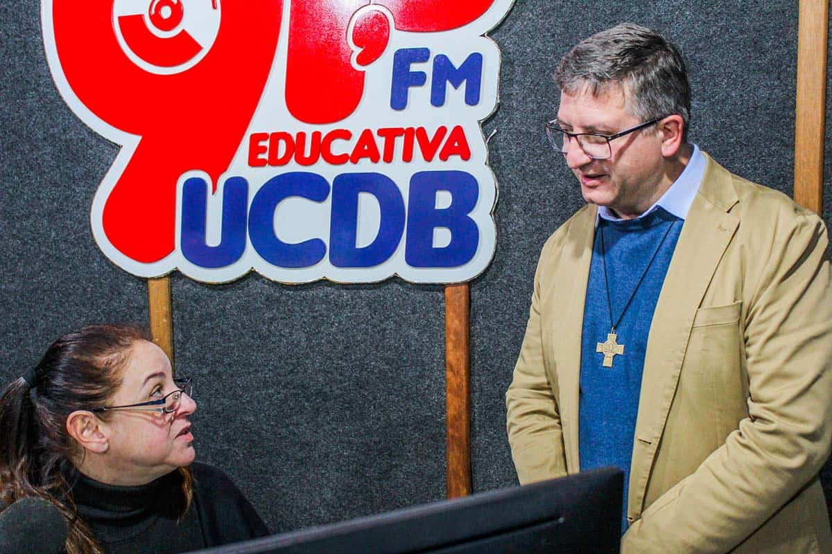 P. Ricardo Cámpoli ainda conheceu a Rádio FM Educativa, da Universidade Católica Dom Bosco (UCDB), apresentada pelos locutores presentes Elson Luiz e Adriana Mantarro.