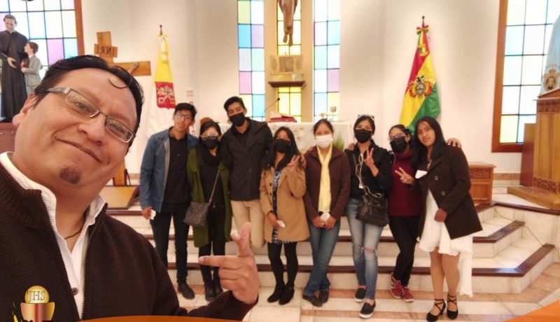 Bautizos y Primeras Comuniones de Universitarios en la Universidad Salesiana de Bolivia #OratorioUniversitarioUSB
