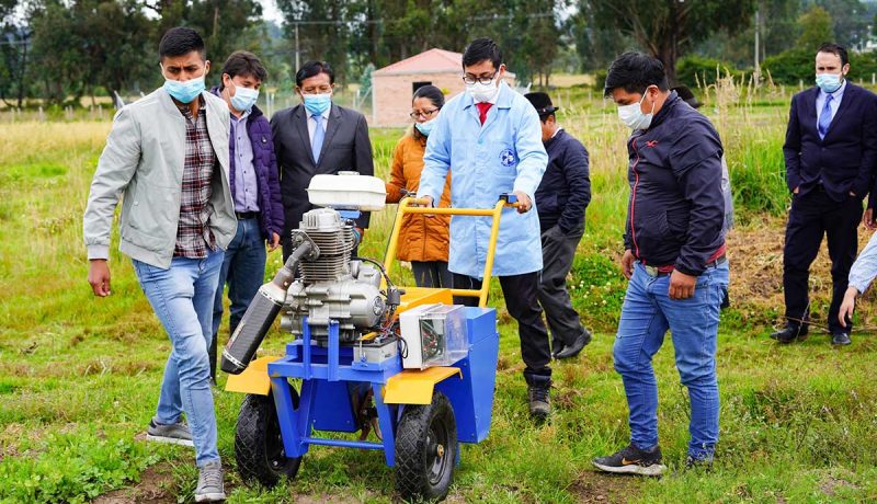Docentes y estudiantes de la carrera de Ingeniería Mecánica de la sede Quito entregaron dos proyectos de vinculación con la sociedad que fueron parte de su trabajo de grado