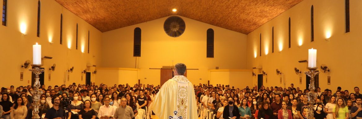 Inspetor da Missão Salesiana do Mato Grosso e Chanceler do UniSALESIANO, Pe. Ricardo Carlos, SDB, celebra Missa em homenagem a Dom Bosco