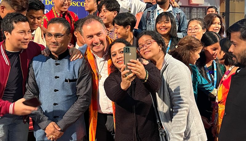 The Rector Major, Father Angel Fernandez Artime, spent a beautiful evening interacting with over 350 students of different colleges run by the Salesians of Don Bosco in the Northeastern provinces of India