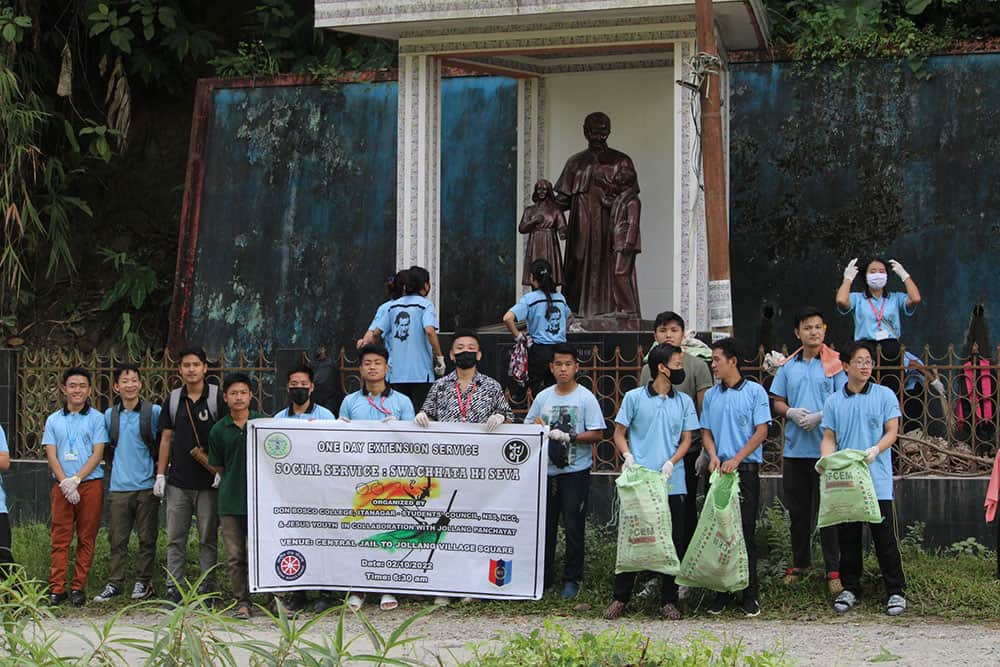 Don Bosco College Itanagar holds cleanliness drive to commemorate the 153rd Birth Anniversary of Mahatma Gandhi with the help of Student Council, NSS, NCC & Jesus Youth in collaboration with Jollang Panchayat on 2nd October 2022