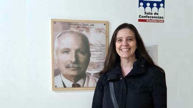 Mónica García Zatti, profesora en Matemática del Instituto Superior "Juan XXIII" Bahía Blanca,  descendiente del nuevo santo, Artémides Zatti