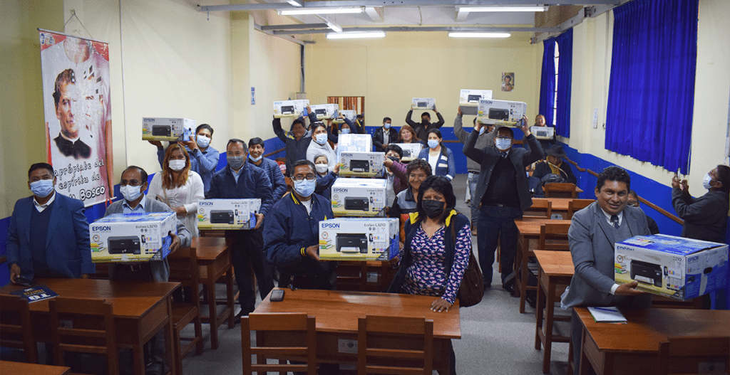 Bolivia -  La Universidad Salesiana entrega impresoras a 25 Unidades Educativas