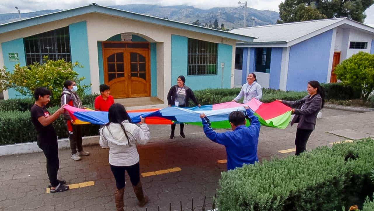 “Constructores de la paz con alegría”, experiencia de docentes y estudiantes de la Universidad Politécnica Salesiana, Ecuador