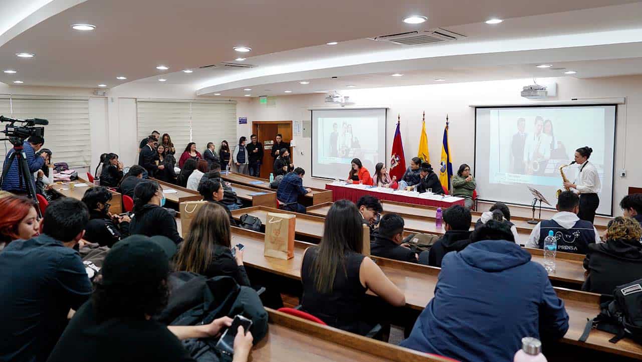 El aporte de la academia para la construcción de una sociedad de paz en la VII JORCOM y II Capítulo SIGNA, evento académico realizado en la Universidad Politécnica Salesiana, Ecuador