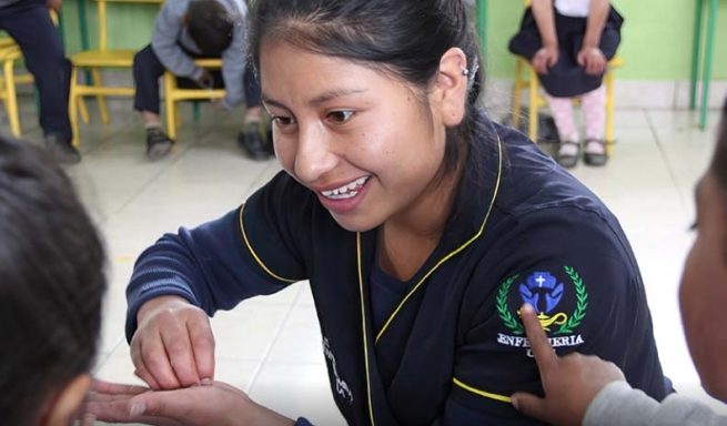 Felisa, la joven campesina indígena que vive a tres horas de la Universidad Politécnica Salesiana, Ecuador y sueña con ser enfermera