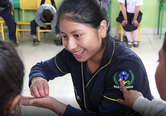 Felisa, la joven campesina indígena que vive a tres horas de la Universidad Politécnica Salesiana, Ecuador y sueña con ser enfermera