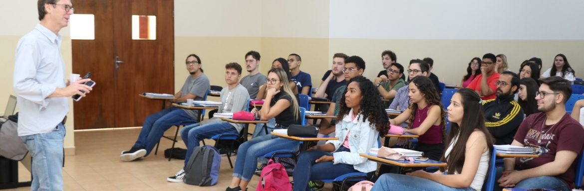 Acadêmicos de Curso de Direito do UniSALESIANO se aprofundam na área criminal com atividades ampliadas da Delegacia-Escola