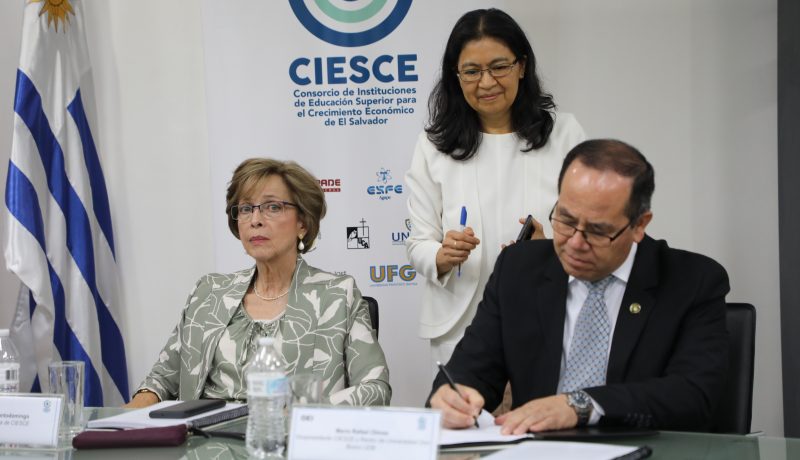 El pasado 12 de abril, el Consorcio de Instituciones de Educación Superior para el Crecimiento Económico, CIESCE, del cual la Universidad Don Bosco (El Salvador) es socia, firmó un convenio de cooperación con la Organización de Estados Iberoamericanos para la Educación, la Ciencia y la Cultura, OEI, en las instalaciones de dicho organismo.