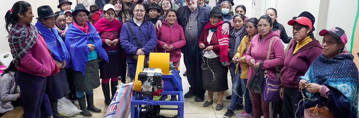 Carrera de Mecánica de la Universidad Politécnica Salesiana, Ecuador entrega proyectos de vinculación a la comunidad salesiana “San Francisco Xavier” ubicada en el cantón Guaranda, provincia de Bolívar.