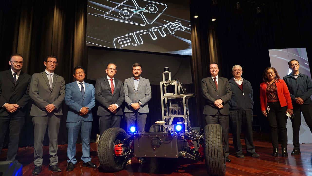 La Universidad Politécnica Salesiana, Ecuador (UPS) presenta proyecto de investigación ANTA, primer vehículo autónomo de Latinoamérica en el sector educativo