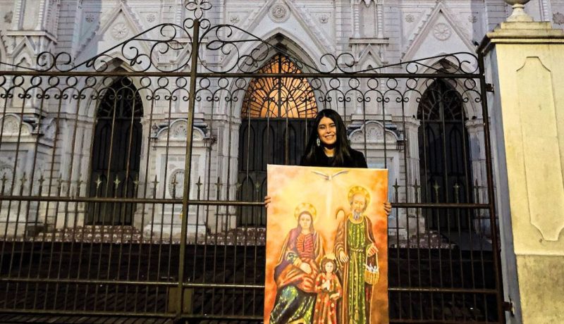 Ana María Aguilar, estudiante de la Licenciatura en Diseño Gráfico en la Universidad Don Bosco, creó dos pinturas religiosas para  la Catedral de Santa Ana El Salvador.