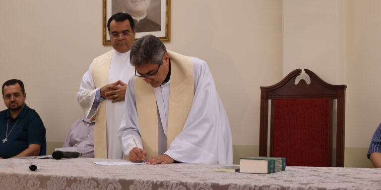 Pe. Paulo Fernando Vendrame, SDB, de 56 anos, foi oficialmente empossado como o novo Diretor-Geral da Comunidade Salesiana, em Araçatuba, na manhã de 27 de janeiro, durante a Reunião Plenária do UniSALESIANO.
