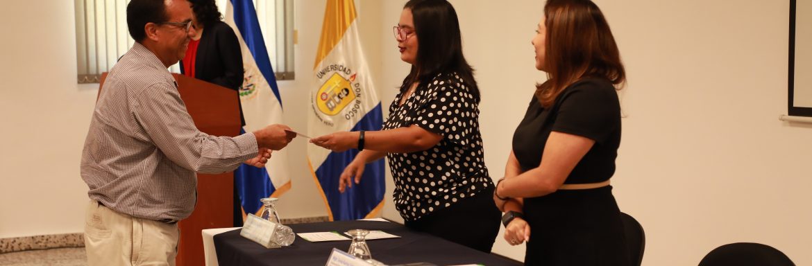 La proyección social es parte esencial de la Universidad Don Bosco, su objetivo dentro del proyecto institucional es propiciar el nexo entre el quehacer docente e investigativo y la sociedad salvadoreña, a fin de contribuir al desarrollo del país mediante la consolidación de la formación profesional y complementaria de nuestros destinatarios, en el marco de una toma de conciencia acerca de su compromiso cristiano y social.