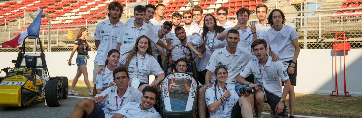 El monoplaza del EUSS MotorSport ya es 100% eléctrico. El equipo, formado por una cincuentena de estudiantes de ingeniería de la Escuela Universitaria Salesiana de Sarrià (EUSS), se adelanta a los futuros cambios de la competición Formula Student en materia de sostenibilidad y diseña un nuevo bólido de carreras con motor eléctrico.