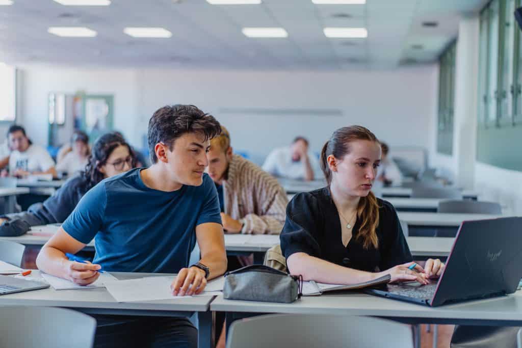 Hoy empieza oficialmente el curso para los más de setecientos estudiantes de ingeniería en la Escuela Universitaria Salesiana de Sarrià (EUSS). En total, la universidad acoge 771 futuros ingenieros e ingenieras, de los cuales 225 son de nuevo acceso. Una cifra récord para los alumnos de grado