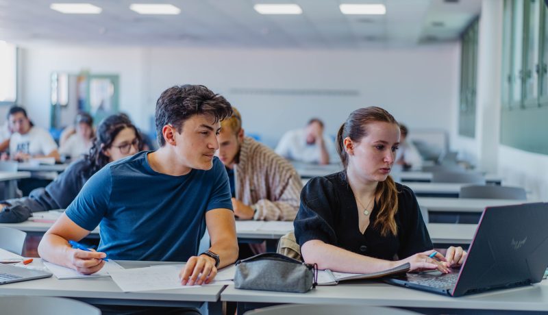 Hoy empieza oficialmente el curso para los más de setecientos estudiantes de ingeniería en la Escuela Universitaria Salesiana de Sarrià (EUSS). En total, la universidad acoge 771 futuros ingenieros e ingenieras, de los cuales 225 son de nuevo acceso. Una cifra récord para los alumnos de grado