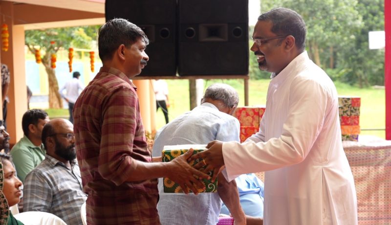 As Kerala state celebrated its state festival of harvest, prosperity, harmony and unity, Onam, Don Bosco College, Sulthan Bathery, and the Development Office of the Salesian Bangalore Province BREADS Bangalore hosted a get-together on September 11 for the people affected by the recent devastating landslides in Wayanad. Around 200 landslide survivors participated in the ‘Njangalum Ningalodopam’ (We are With You as You Move Forward) Onam celebrations.