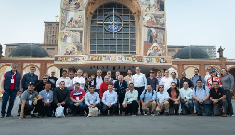 O terceiro dia da X Conferência Continental das Instituições Salesianas de Educação Superior – IUS – da América foi especialmente marcado pela apresentação das propostas de colaboração socioeducacionais das nações com presença salesiana, a apresentação dos planos de trabalho acadêmicos e administrativos, além das visitas culturais guiadas até o Santuário Nacional de Nossa Senhora Aparecida e a unidade UNISAL Lorena.