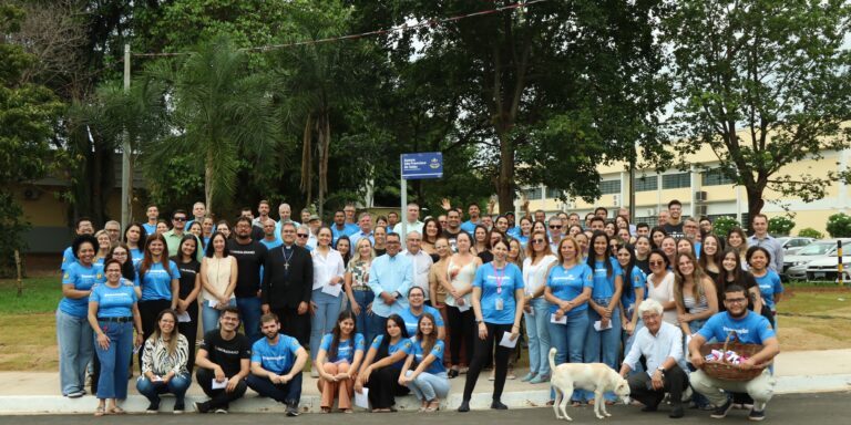 O UniSALESIANO inaugurou o novo acesso ao câmpus, denominado “São Francisco de Sales”, na manhã desta sexta-feira (22/11), em um evento que reuniu acadêmicos, professores, colaboradores e membros da Reitoria: Reitor, Pe. Paulo Fernando Vendrame, SDB; Pró-Reitor de Pastoral, Pe. Paulo Eduardo Jácomo, SDB; Pró-Reitor de Ensino, Pesquisa e Pós-Graduação, André Ornellas; e a Pró-Reitora Administrativa, Vanda Aparecida Guilherme de Moura.