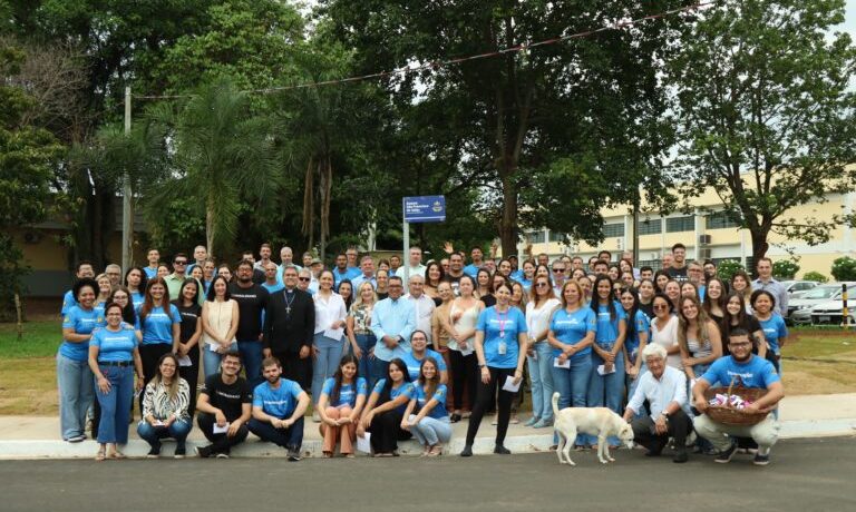 O UniSALESIANO inaugurou o novo acesso ao câmpus, denominado “São Francisco de Sales”, na manhã desta sexta-feira (22/11), em um evento que reuniu acadêmicos, professores, colaboradores e membros da Reitoria: Reitor, Pe. Paulo Fernando Vendrame, SDB; Pró-Reitor de Pastoral, Pe. Paulo Eduardo Jácomo, SDB; Pró-Reitor de Ensino, Pesquisa e Pós-Graduação, André Ornellas; e a Pró-Reitora Administrativa, Vanda Aparecida Guilherme de Moura.