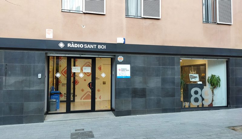 Los alumnos de la Escuela Universitaria Salesiana de Sarriàm (EUSS) Emma Gómez y Pau Marset han pasado por los micrófonos de Radio Sant Boi antes de embarcarse en la aventura del UniRaid Marruecos 2025 . En el Espacio de la Ciencia, del programa 'La República Santboiana', los dos alumnos han hablado de los objetivos del rally y cómo se han preparado para participar.