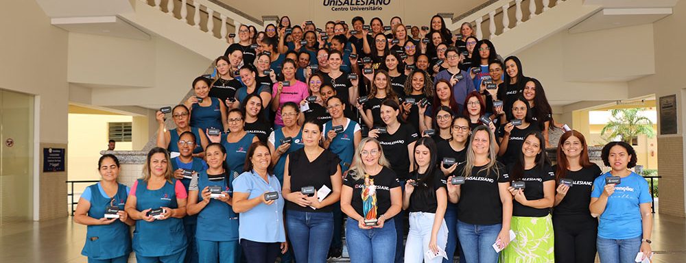 A Pastoral Universitária do UniSALESIANO realizou uma solenidade em homenagem ao Dia Internacional da Mulher (8 de março), celebrando a força e a contribuição feminina na história salesiana. O evento aconteceu no dia 10 de março, no saguão de entrada do UniSALESIANO, e contou com a presença de autoridades acadêmicas e colaboradoras da Instituição.