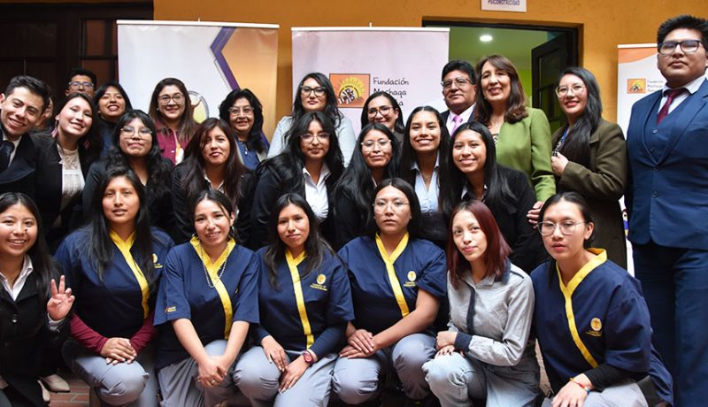 La Universidad Salesiana de Bolivia, a través del Vicerrectorado Académico y de Investigación, en alianza con la Fundación Machaqa Amawta, inauguró oficialmente el “Consultorio Interdisciplinario de atención a dificultades de aprendizaje en Niñas, Niños y Adolescentes”, un espacio académico y de servicio social destinado fundamentalmente a brindar atención especializada a poblaciones con dificultades de aprendizaje, además de fortalecer la formación profesional de las y los estudiantes de las Carreras de Psicomotricidad, Salud, Educación y Deportes, Ciencias de la Educación y Educación Parvularia