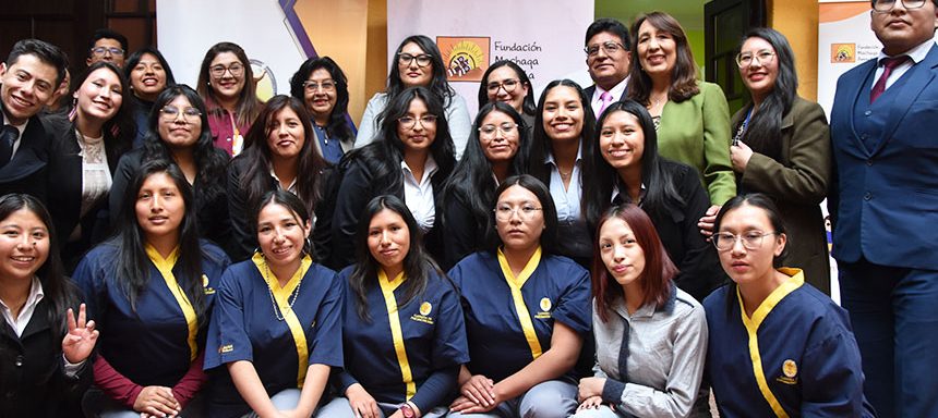 La Universidad Salesiana de Bolivia, a través del Vicerrectorado Académico y de Investigación, en alianza con la Fundación Machaqa Amawta, inauguró oficialmente el “Consultorio Interdisciplinario de atención a dificultades de aprendizaje en Niñas, Niños y Adolescentes”, un espacio académico y de servicio social destinado fundamentalmente a brindar atención especializada a poblaciones con dificultades de aprendizaje, además de fortalecer la formación profesional de las y los estudiantes de las Carreras de Psicomotricidad, Salud, Educación y Deportes, Ciencias de la Educación y Educación Parvularia