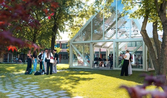 Una ricerca a carattere quantitativo e qualitativo, promossa dall’Istituto Universitario Salesiano di Venezia (IUSVE) sul progetto “Go beyond traditional education” (Andare oltre l’educazione tradizionale) dell’Ispettoria “San Marco” dell’Italia-Nord Est (INE), e presentata a Verona il 29 maggio scorso alla presenza dei manager italiani e globali di “Google for Education”, ha rivelato l’impatto positivo dell’Intelligenza Artificiale (IA) nell’educazione, attraverso quella che è considerata una delle sperimentazioni più significative al mondo, nel settore.