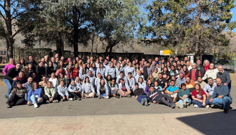 Del 27 de julio al 2 de agosto de 2025 se realizó en San Antonio de Arredondo, Argentina, la 12° sesión presencial del Proyecto de Acompañamiento Juvenil Salesiano. La iniciativa, centrada en la formación de religiosos y laicos para el acompañamiento espiritual de los jóvenes a partir de los dieciocho años, ofreció un programa bienal con diploma reconocido por la Universidad Salesiana “UNISAL”.