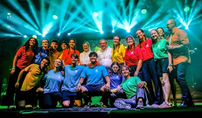 On July 30, 2025 the highly anticipated SYM Jubilee Festival took place  in front of the Basilica of St. John Bosco in Rome, as the central event for the Salesian Youth Movement (SYM – MGS) during the Jubilee of Youth. It was a vibrant celebration blending artistic performances, personal testimonies, and moments of spirituality – all deeply rooted in the Salesian values of faith, joy, interculturality, and youth protagonism.