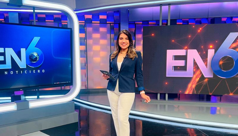 Eva Velasco: Comunicadora egresada de la Universidad Don Bosco brilla como periodista y presentadora en uno de los canales más importantes de El Salvador.y trabaja en TCS Ahora
