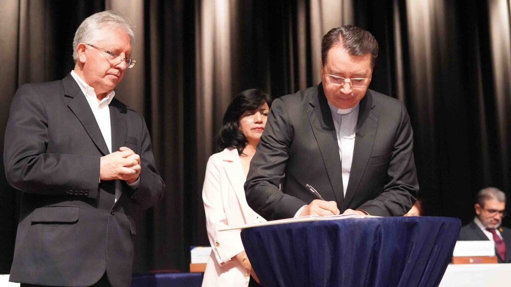 Ecuador - UPS Ecuador: El P. Juan Cárdenas se posesiona como Rector para el periodo 2025-2030