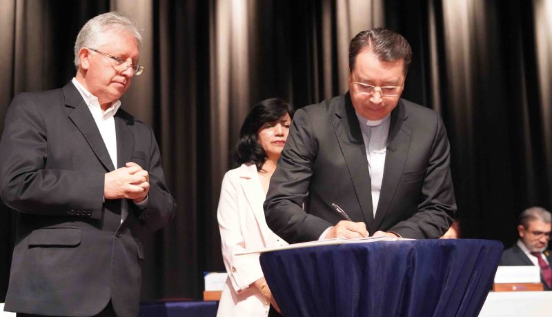 En una sesión solemne celebrada en la sede Cuenca, el P. Juan Cárdenas Tapia, sdb Ph.D, tomó posesión oficial del cargo de Rector de la Universidad Politécnica Salesiana (UPS) para el periodo 2025-2030, tras ser ratificado en el cargo por segunda ocasión consecutiva.