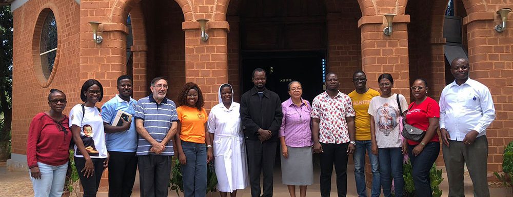 Dia 29 de Agosto de 2025, o Instituto Superior Dom Bosco de Luanda-Angola, acolheu o Pe. George Thadathil sdb, Coordenador Geral da IUS para uma reunião que teve lugar na sala Dom Rua, pelas 9h00. A mesma contou com a presença de alguns membros da Direcção e funcionários administrativos, tendo começado com oração dirigida pelo Pe. Gemem Plakoo, Director da Obra Dom Bosco do Palanca. A agenda de trabalho contou com dois pontos centrais: resumo sobre o funcionamento da IUS e apresentação geral do ISDB.