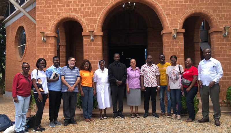 Dia 29 de Agosto de 2025, o Instituto Superior Dom Bosco de Luanda-Angola, acolheu o Pe. George Thadathil sdb, Coordenador Geral da IUS para uma reunião que teve lugar na sala Dom Rua, pelas 9h00. A mesma contou com a presença de alguns membros da Direcção e funcionários administrativos, tendo começado com oração dirigida pelo Pe. Gemem Plakoo, Director da Obra Dom Bosco do Palanca. A agenda de trabalho contou com dois pontos centrais: resumo sobre o funcionamento da IUS e apresentação geral do ISDB.